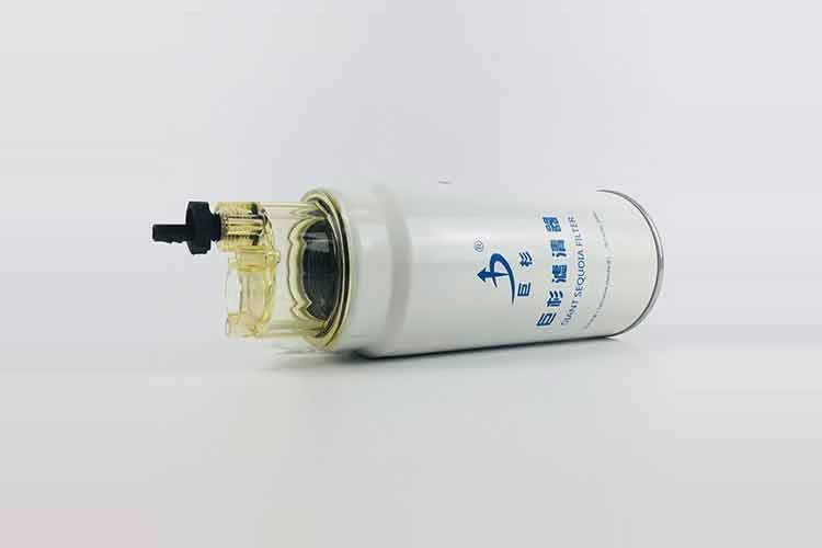 油水分离器是一种装置，分为餐饮油水分离器和工业油水分离器两种，均是用来处理污水用的